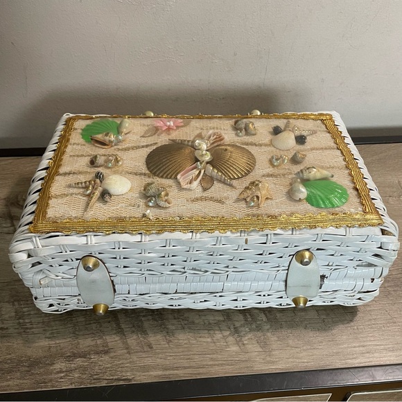 VINTAGE Princess Charming by ATLAS White Wicker SEA SHELL Lucite Trim PURSE Bag - Picture 4 of 7